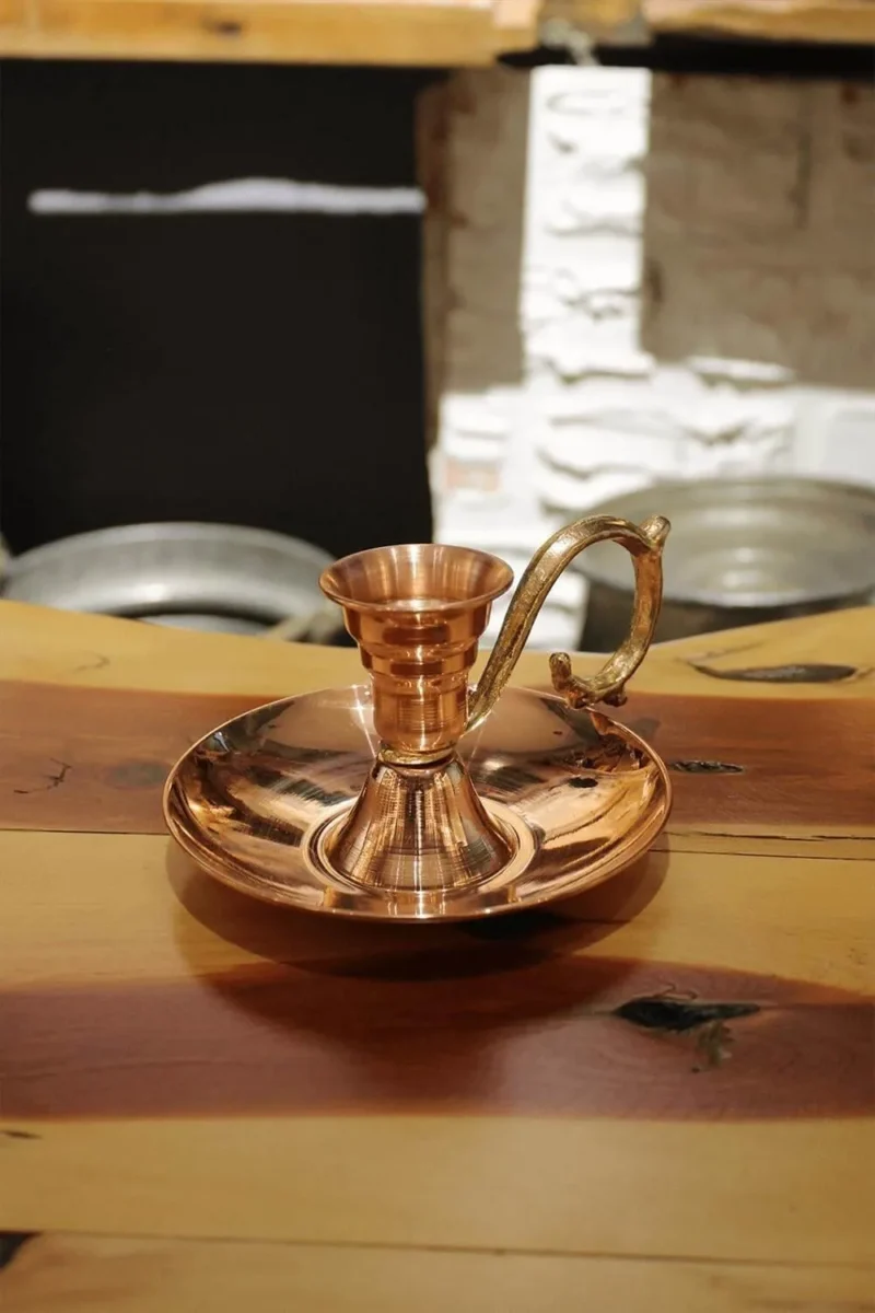 El yapımı bakır şamdan — Elit Mumluk & El Şamdanı Kendinden İğneli Kırmızı — yan görünüm — BakırBul