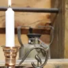 Elit Mumluk & El Şamdanı Kırmızı Antik Kulp Kendinden İğneli El yapımı bakır şamdan — Elit Mumluk & El Şamdanı Kırmızı Antik Kulp Kendinden İğneli — yan görünüm — BakırBul