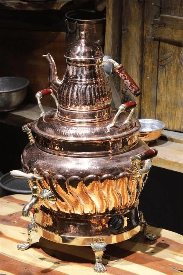 El yapımı bakır semaver — Hünkar Yuvarlak Dilimli Elektrikli Semaver 3 No Kırmızı — yan görünüm — BakırBul