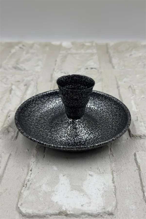 El yapımı bakır şamdan — Kulpsuz Metal Nostalji Mumluk & El Şamdanı Kendinden İğneli Gümüş — yan görünüm — BakırBul