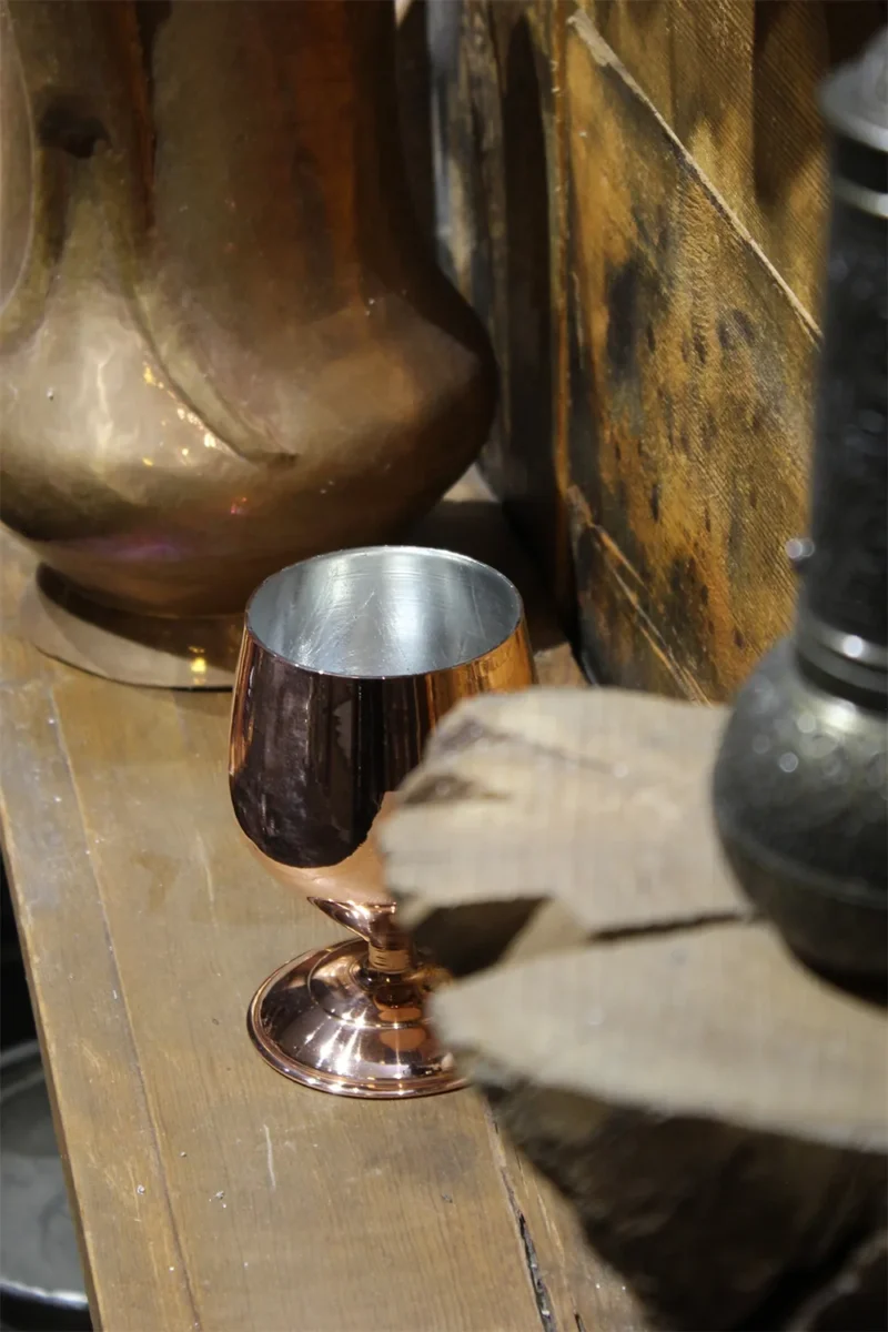 El yapımı bakır kadeh — Merlot Kadeh 500 ml Düz Kırmızı — iç görünüm — BakırBul