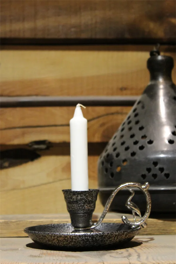 Metal Nostalji Mumluk & El Şamdanı Kendinden İğneli Gümüş El yapımı bakır şamdan — Metal Nostalji Mumluk & El Şamdanı Kendinden İğneli Gümüş — kulp detayı — BakırBul