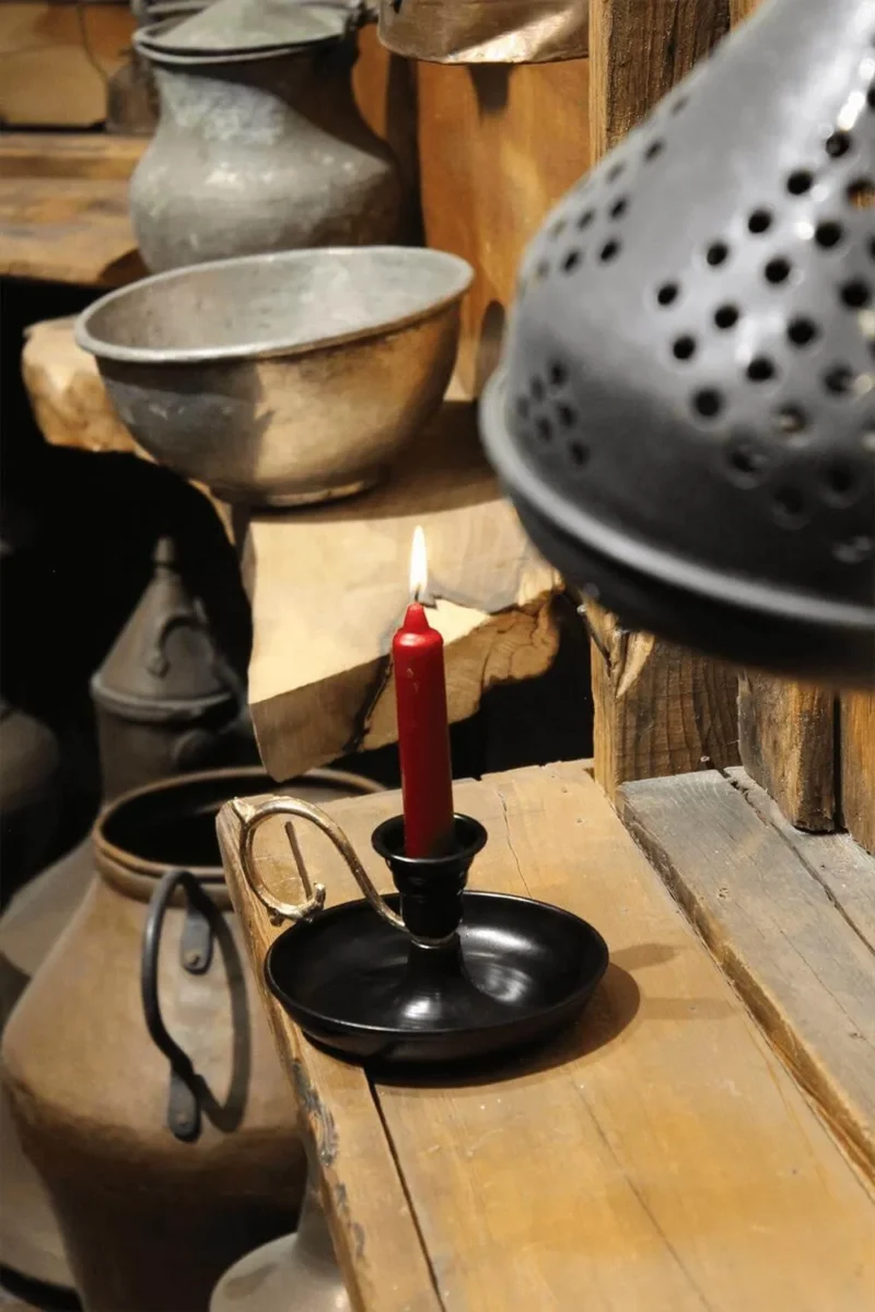 El yapımı bakır şamdan — Metal Nostalji Mumluk & El Şamdanı Kendinden İğneli Siyah — üstten görünüm — BakırBul
