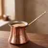 El yapımı bakır cezve — Kervan Bakır Cezve 4 No İnce 4 Fincan Makine Dövme Kırmızı — Türk kahvesi pişirme ve servisi — BakırBul