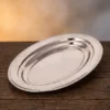 piyade-iskender-kebap-kayik-sunum-tabagi-40-cm-el-dovme-nikel-bb4416-2-sahne-1 El yapımı bakır tabak — Bakır Piyade İskender Kebap Kayık Sunum Tabağı 40 cm El Dövme Nikel — İskender ve ızgara yemeklerin sofrada sunumu — BakırBul