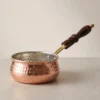salsa-sosluk-1-no-ahsap-kulp-makine-dovme-kirmizi-bb4806-1-sahne-1 El yapımı bakır ürün — Salsa Bakır Sosluk 1 No Ahşap Kulp Makine Dövme Kırmızı — sos ve tereyağı servisi — BakırBul