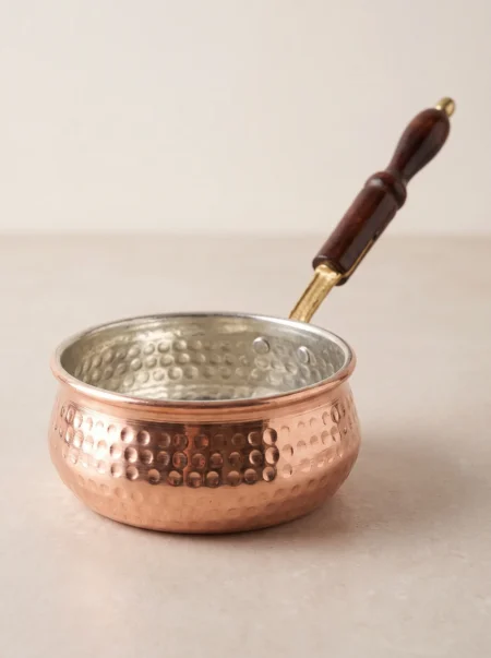 El yapımı bakır ürün — Salsa Bakır Sosluk 2 No Ahşap Kulp Makine Dövme Kırmızı — sos ve tereyağı servisi — BakırBul
