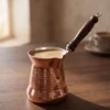El yapımı bakır cezve — Sultan Bakır Cezve 2 No Kalın Ahşap Kulp 3 Fincan Makine Dövme Kırmızı — Türk kahvesi pişirme ve servisi — BakırBul