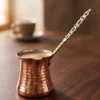El yapımı bakır cezve — Sultan Bakır Cezve 2 No Kalın Pirinç Kulp 3 Fincan Makine Dövme Kırmızı — Türk kahvesi pişirme ve servisi — BakırBul