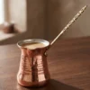 El yapımı bakır cezve — Sultan Bakır Cezve 3 No İnce Pirinç Kulp 4 Fincan Makine Dövme Kırmızı — Türk kahvesi pişirme ve servisi — BakırBul