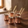 sultan-cezve-5-li-takim-kalin-pirinc-kulp-makine-dovme-kirmizi-bb1249-1-sahne-1 El yapımı bakır cezve — Sultan Bakır Cezve 5'li Takım Kalın Pirinç Kulp Makine Dövme Kırmızı — Türk kahvesi pişirme ve servisi — BakırBul